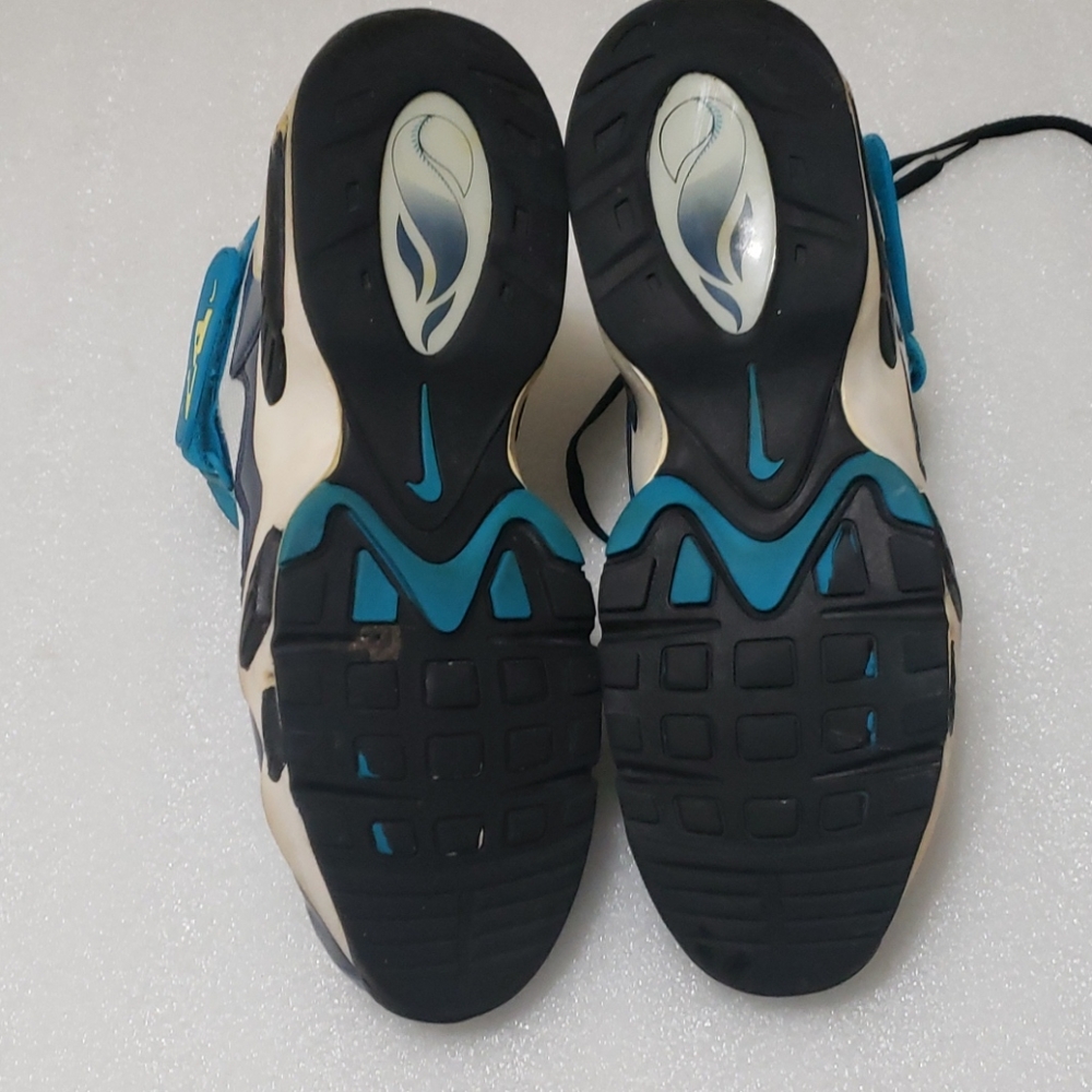 NIKE - Picture 6 of 16